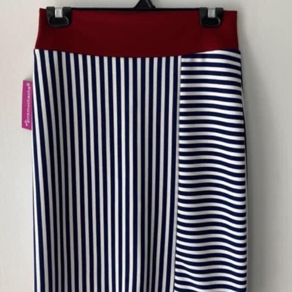 Designer skirt - Picture 2 of 2